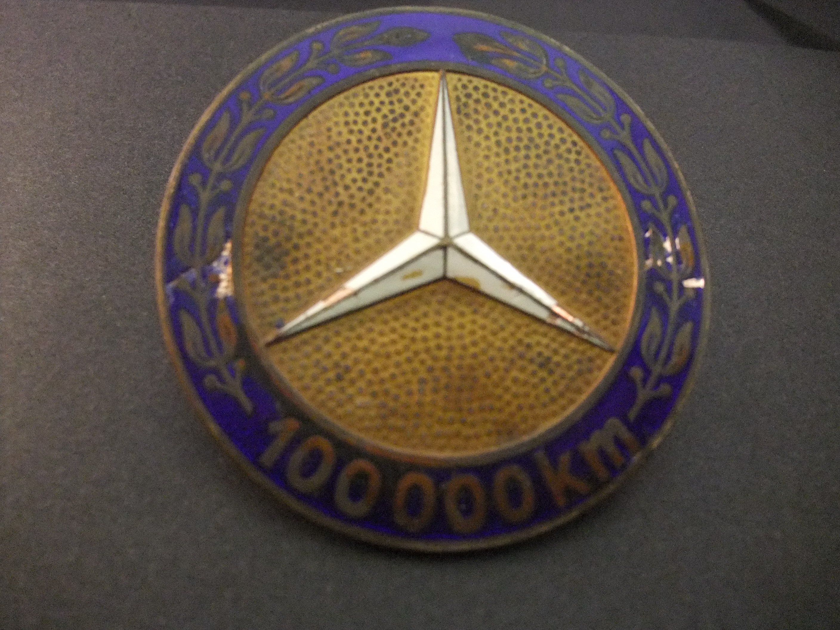Mercedes-Benz 100.000 KM schadevrij rijden goudkleurig